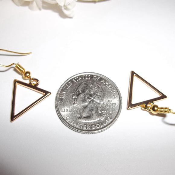 Earring Minimalist Triangle Hoop Set Gold NWT 3654 - Picture 5 of 5